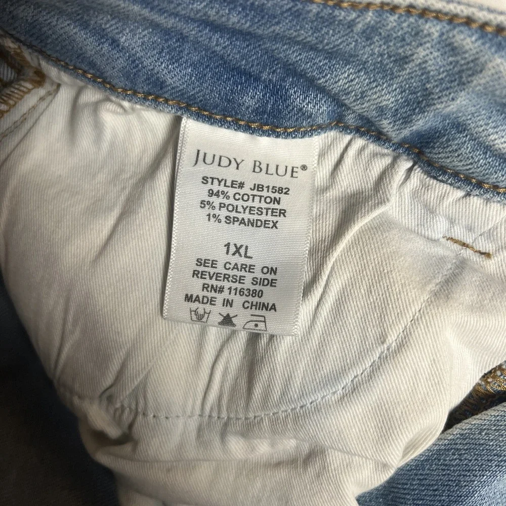 Judy Blue Jean Shorts Womens 1XL Destroyed Cut Off Bermuda Everyday Stretch‎
